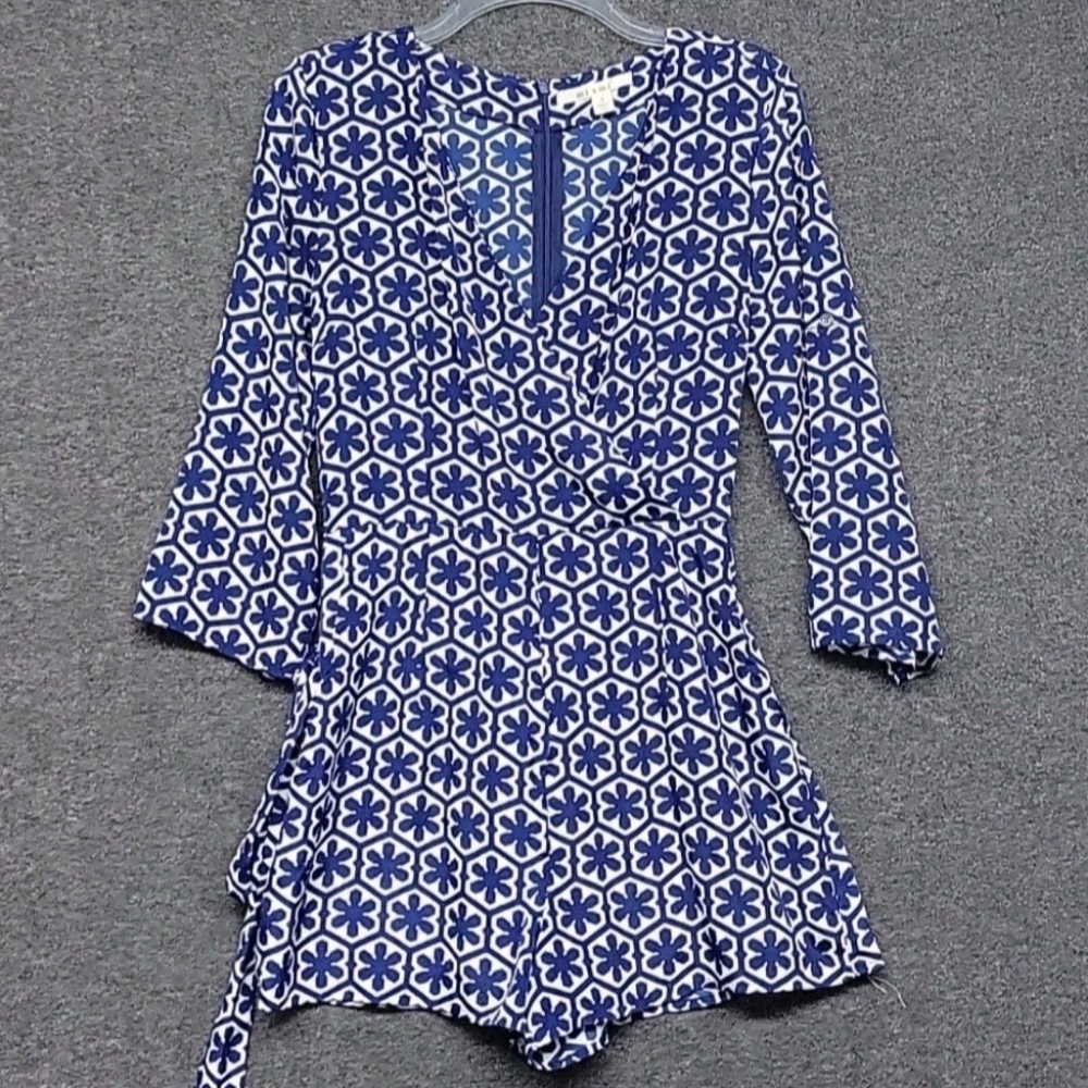 Mi Ami Women’s Size (S) Blue & White Flower Shorts Romper
